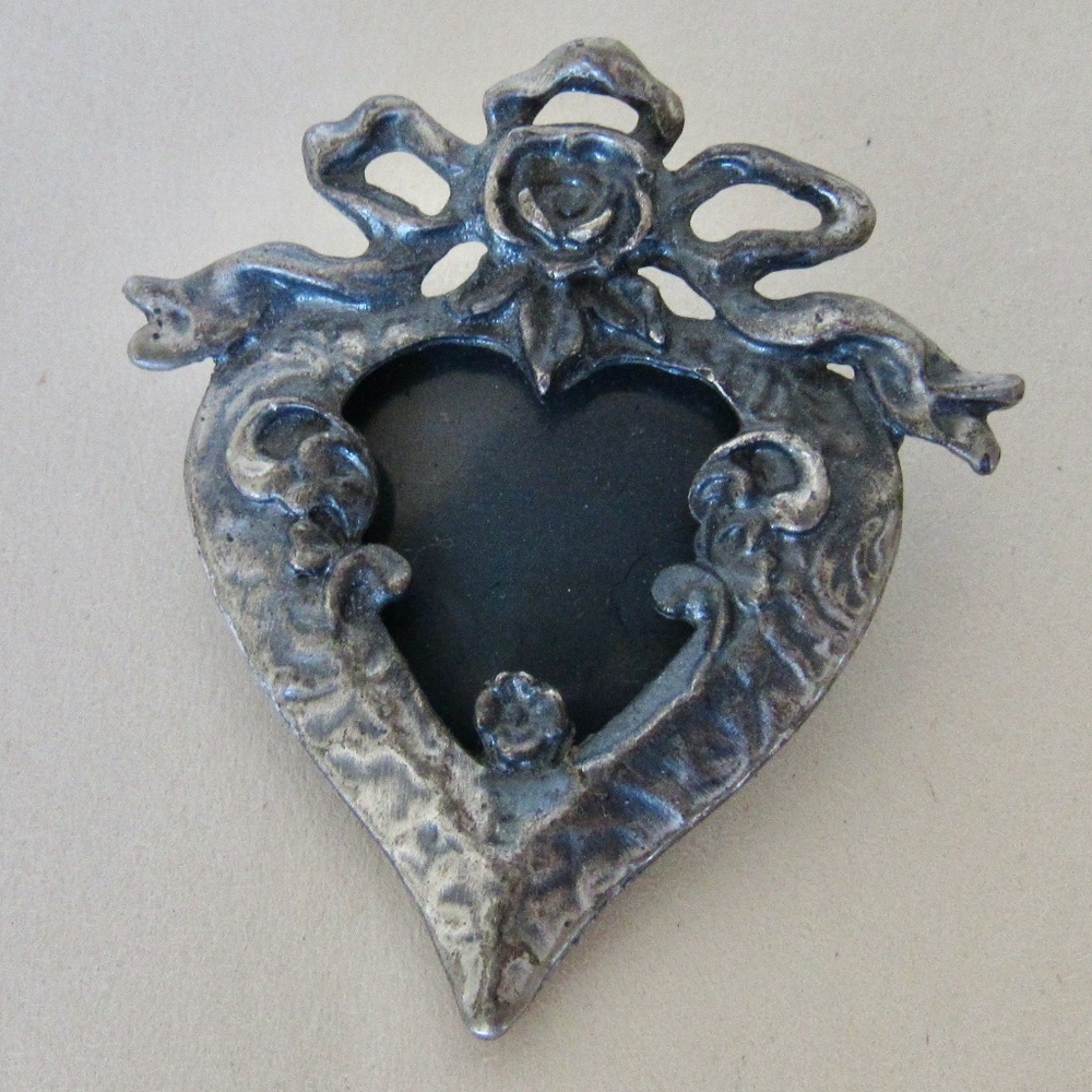 Vintage Photographic Brooch/Pendant Heart Romantic Silver Tone